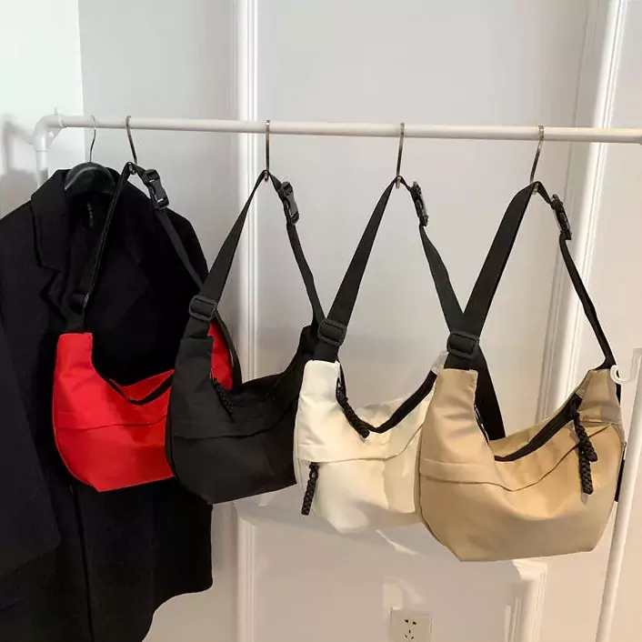 Lichte nylon crossbodytas voor studenten